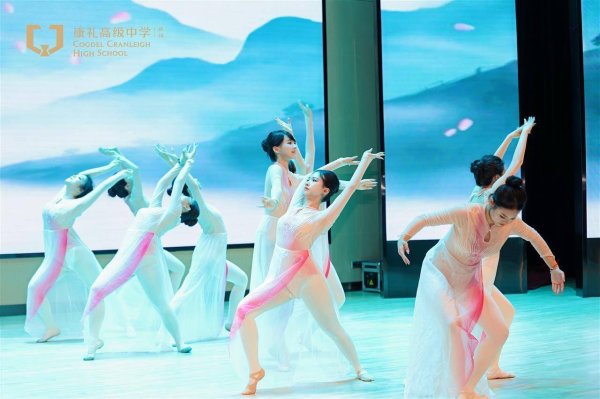 港陆证券 武汉一高中举行毕业典礼，96名学子携600余份世界名校offer扬帆起航